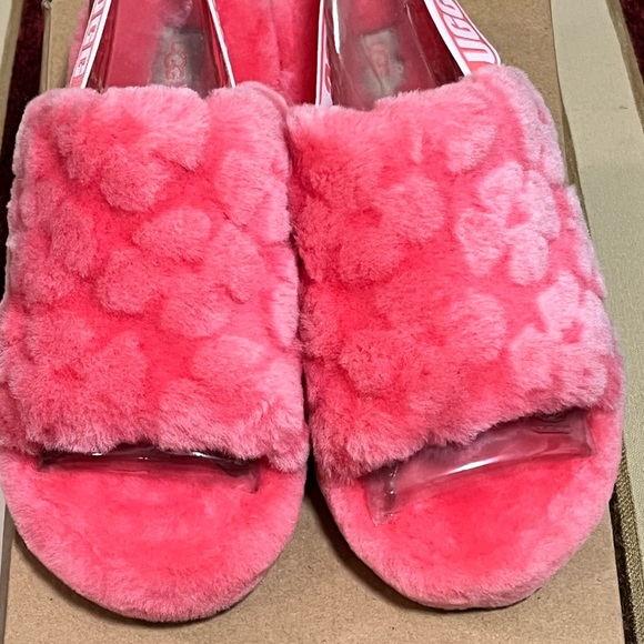 UGG NIB FLUFF YEAH SLIDE POPPY DESIGN STRAWBERRY SORBET COLOR SOFT SLIPPERS - Picture 16 of 17